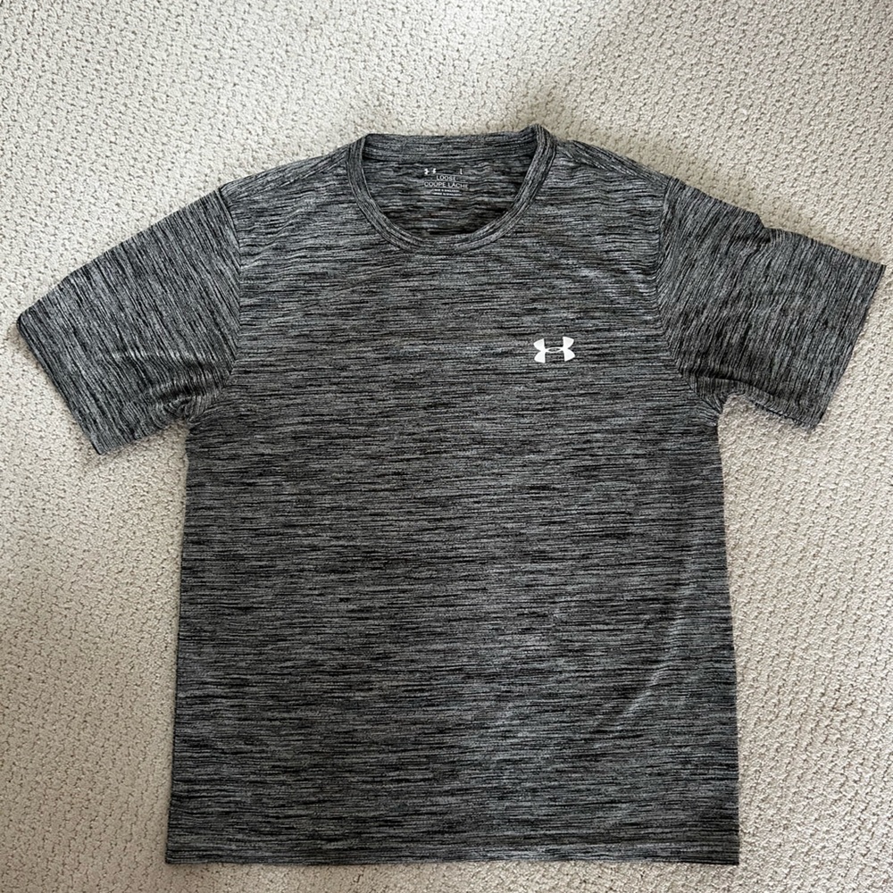Under Armour Men’s Heathered Black Athletic Shirt